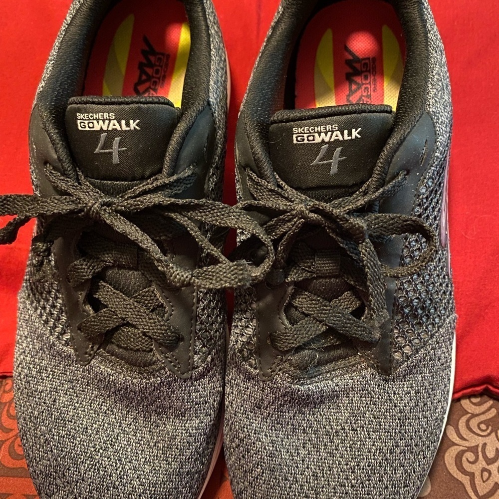 Skechers Women’s Go Walk 4 Black and Gray
Shoes size 10